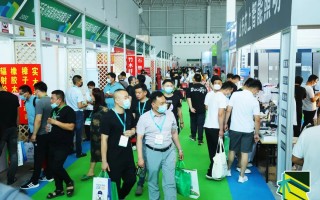 临沂批发市场短视频制作 商城微镜头丨批发市场内直播带货 主播“潇洒”货俏销